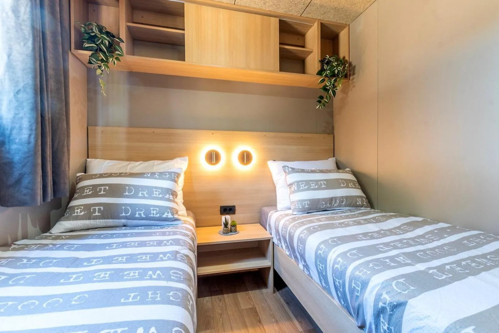 Mobile House Mlinar Hotel Pakostane 0*,  Croatia
