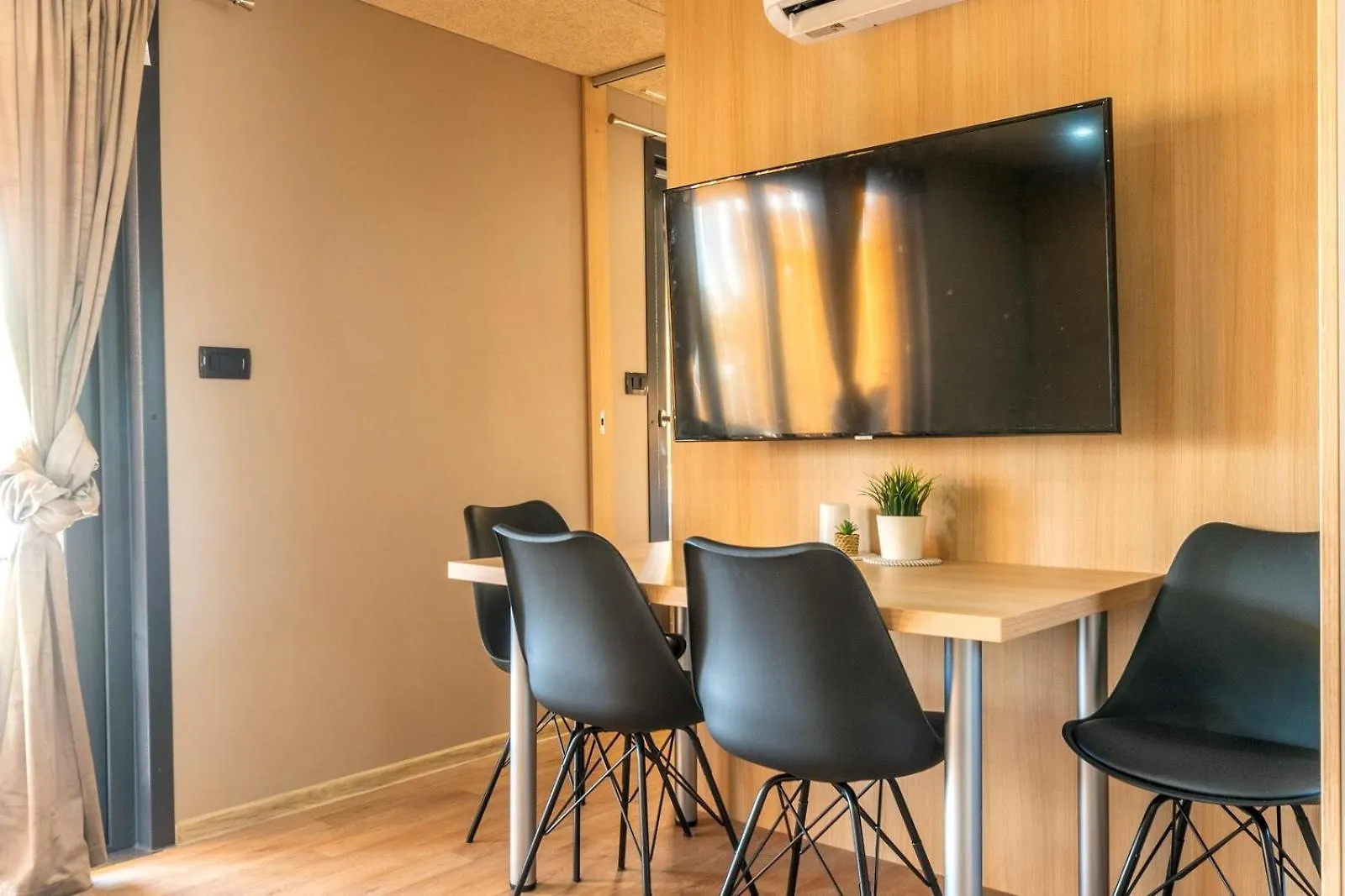 Mobile House Mlinar Hotel Pakostane 0*,  Croatia